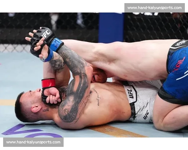 第三回合飞膝绝杀!马利克技术判定终结布伦戴奇